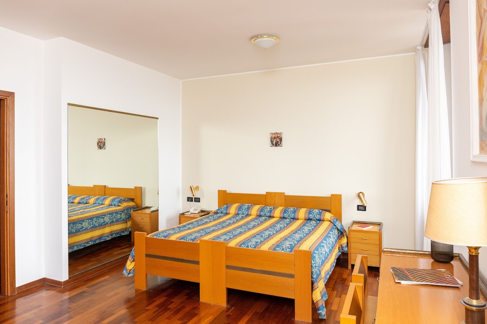 Elite Double or Twin Room, Lake View photo 3