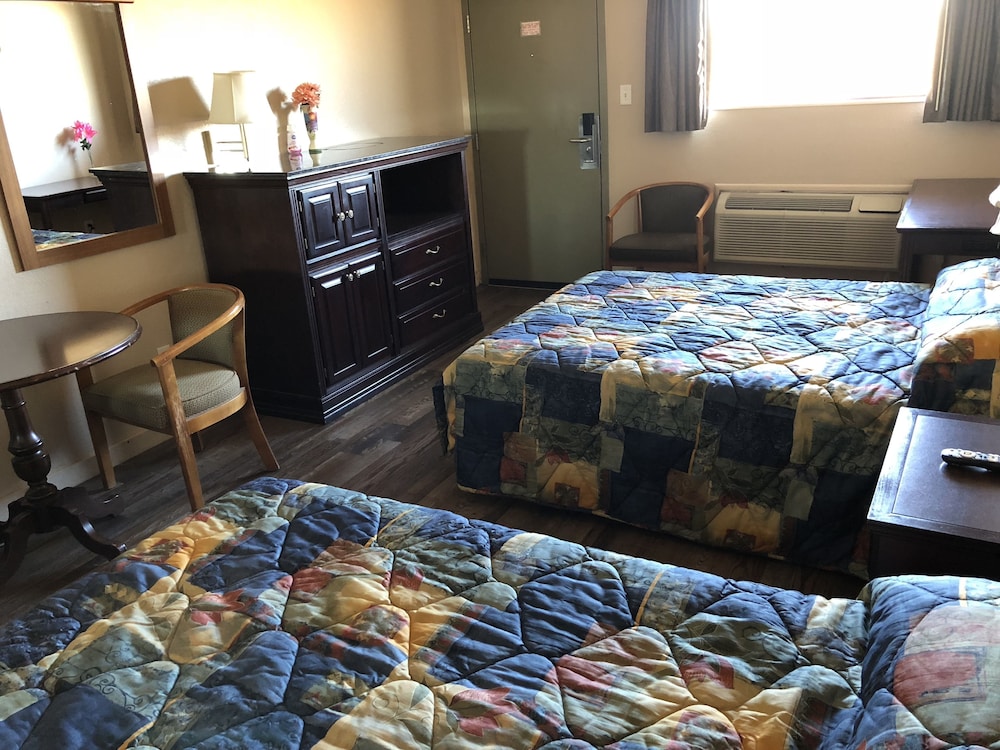 Basic Room, 2 Double Beds photo 2