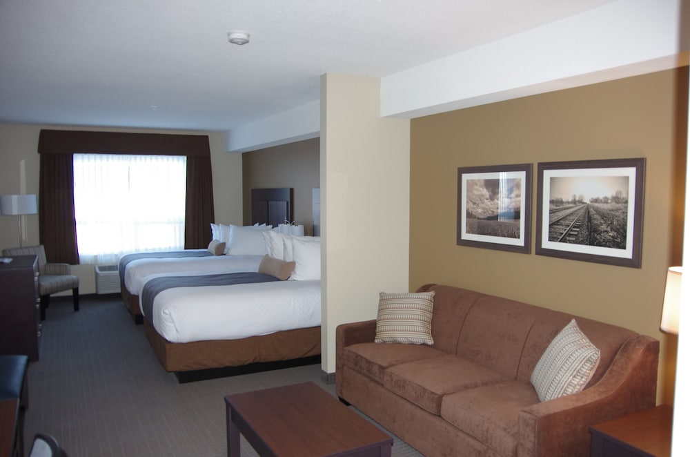 Suite, 2 Queen Beds, Non Smoking, Refrigerator & Microwave (Queen sofabed) photo 3