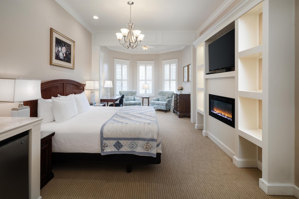 Junior Suite, 1 King Bed, Non Smoking, Jetted Tub photo 1