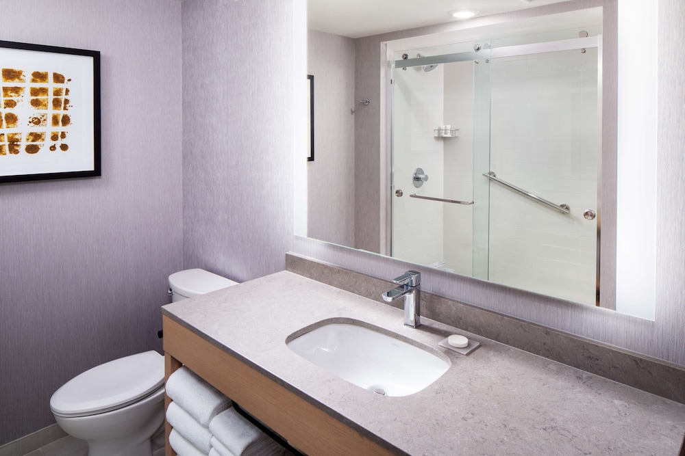 Suite, 1 Bedroom (High Floor) - Photo 2