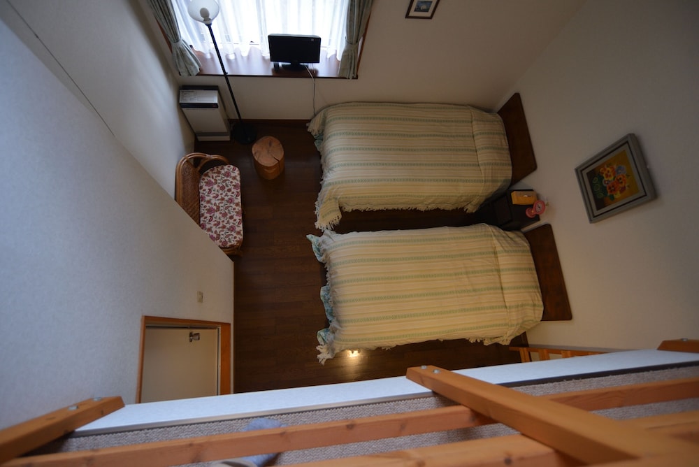 Twin Room With Loft, Non Smoking photo 3