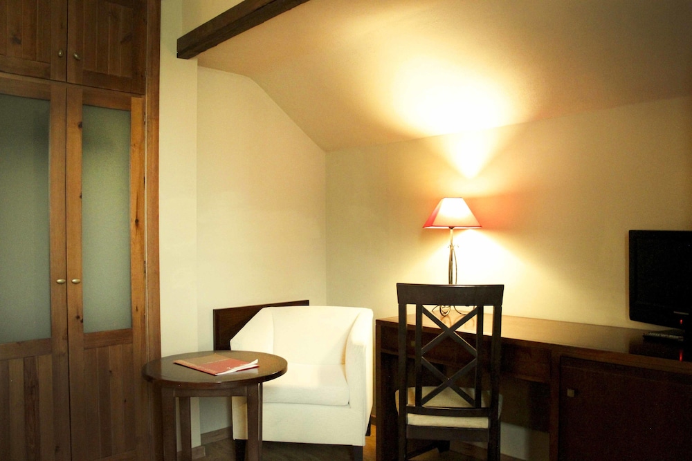 Double or Twin Room - Photo 3