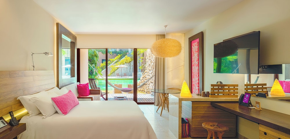 Room (Swim Up Garden) thumbnail 5