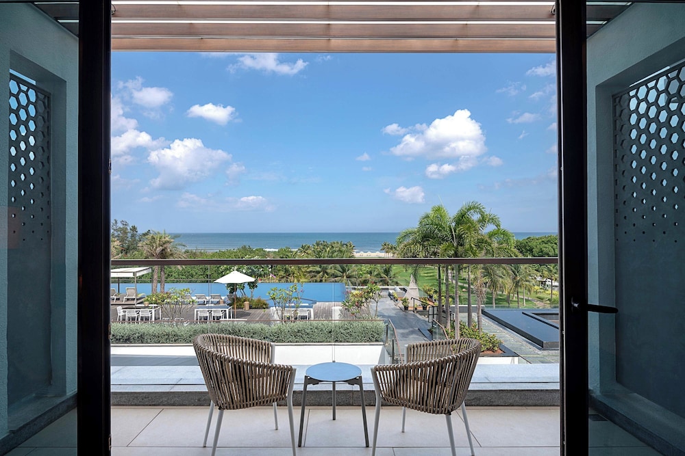 Room, 2 Queen Beds, Sea View