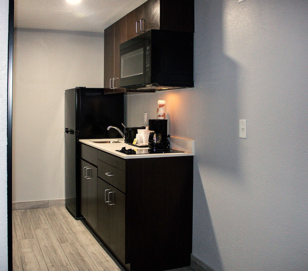 Room, 2 Queen Beds, Non Smoking (Efficiency) photo 3