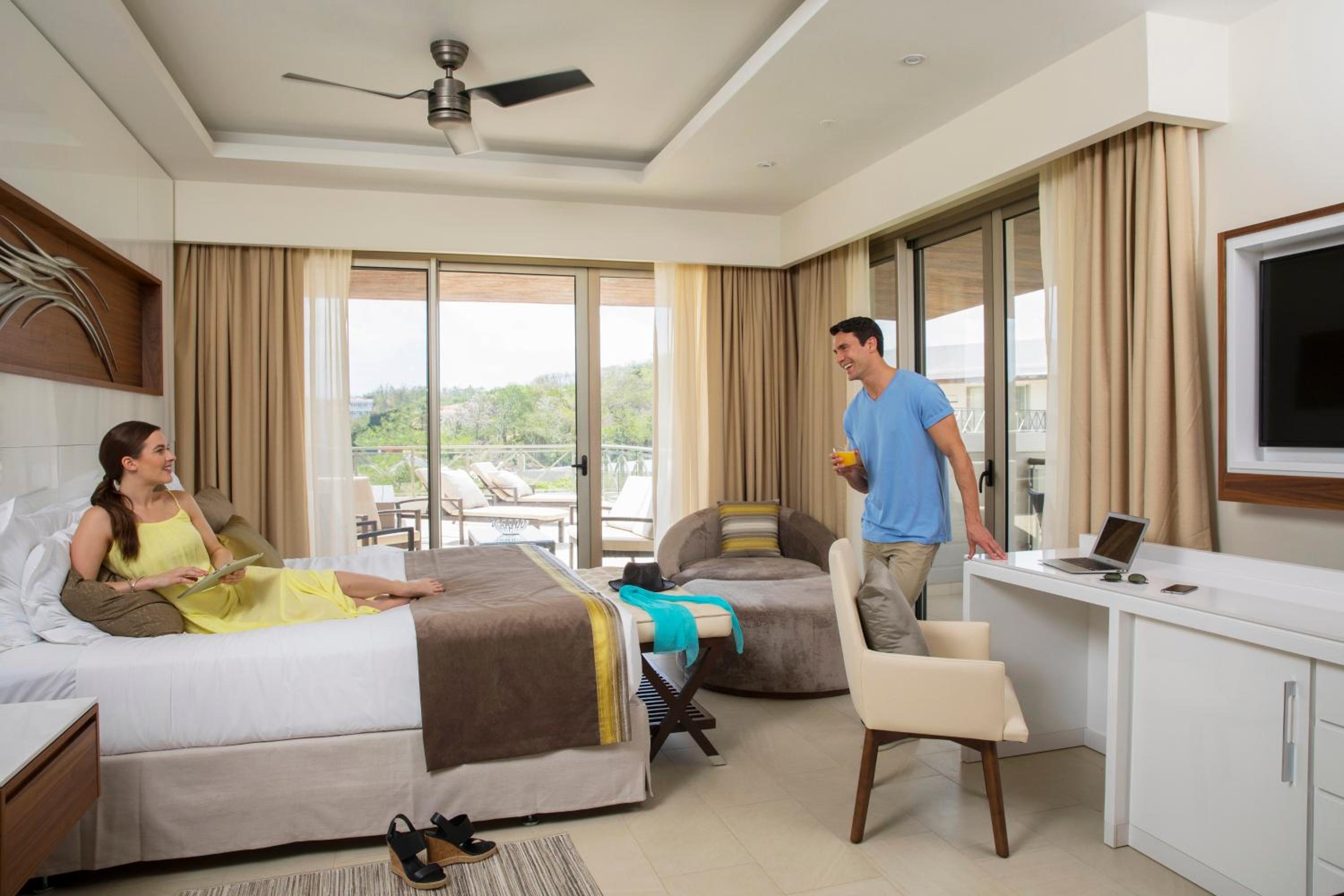 Luxury Penthouse One bedroom suite Ocean view terrace hot tub Diamond Club photo 2