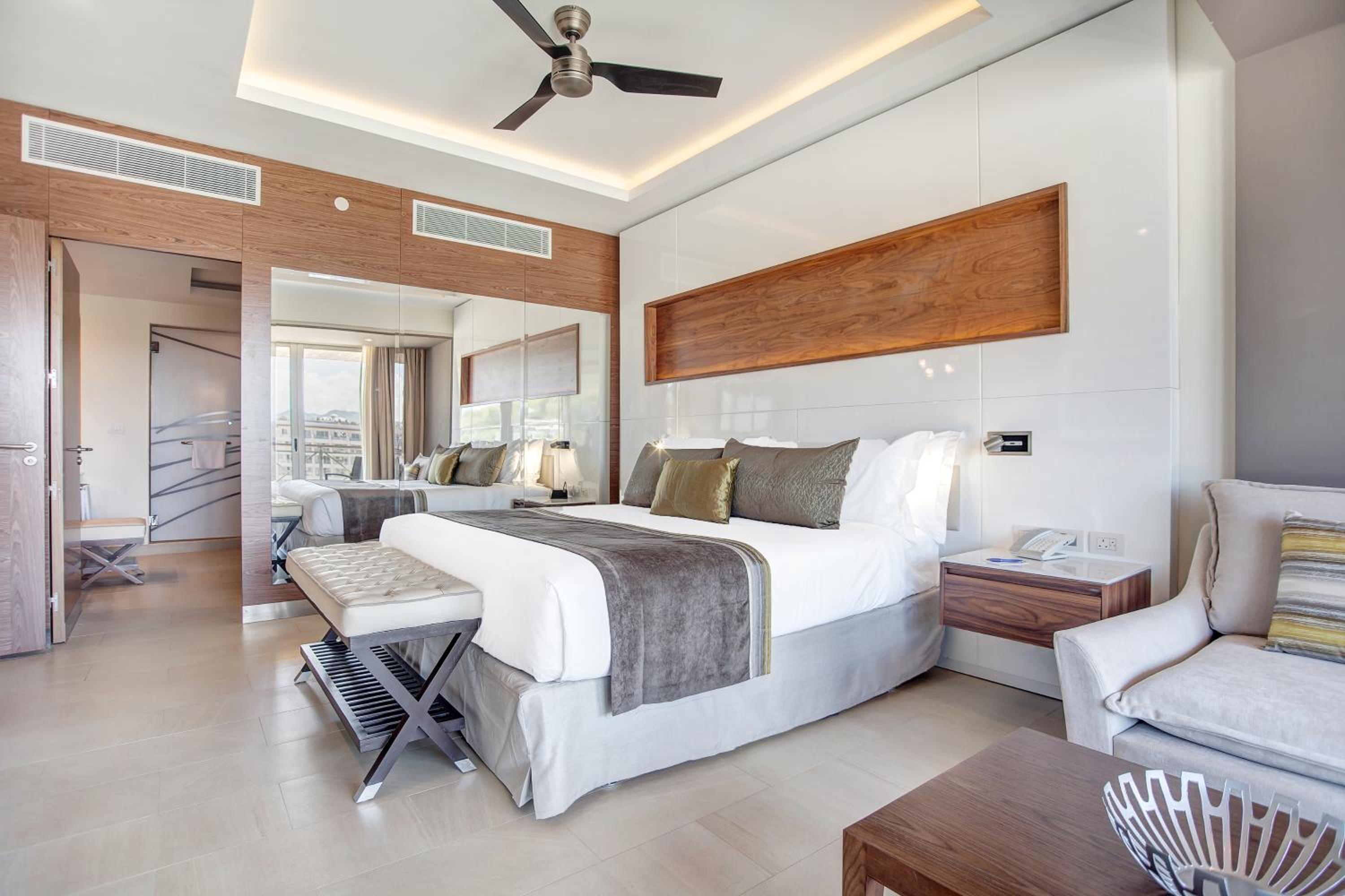 Luxury Penthouse One bedroom suite Ocean view terrace hot tub Diamond Club photo 1