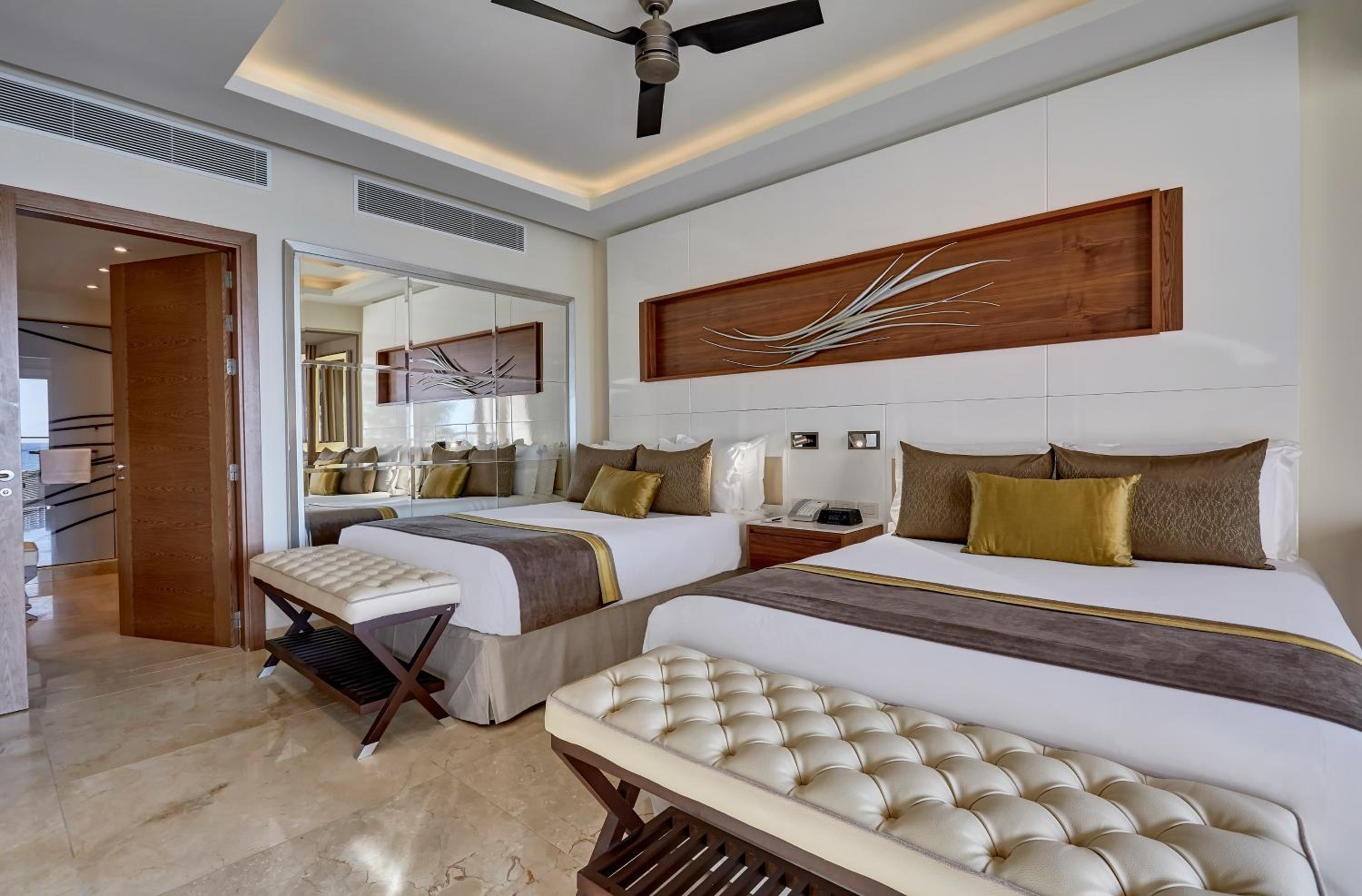 Luxury Chairman Two Bedroom Suite Ocean Front Diamond Club photo 2