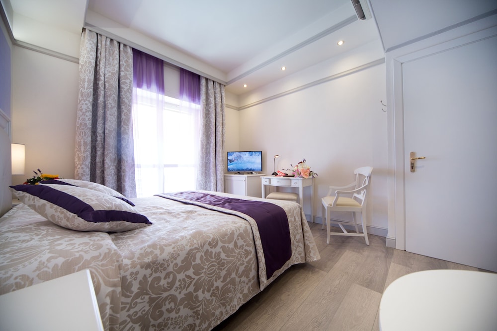 Classic Double Room, Balcony photo 3