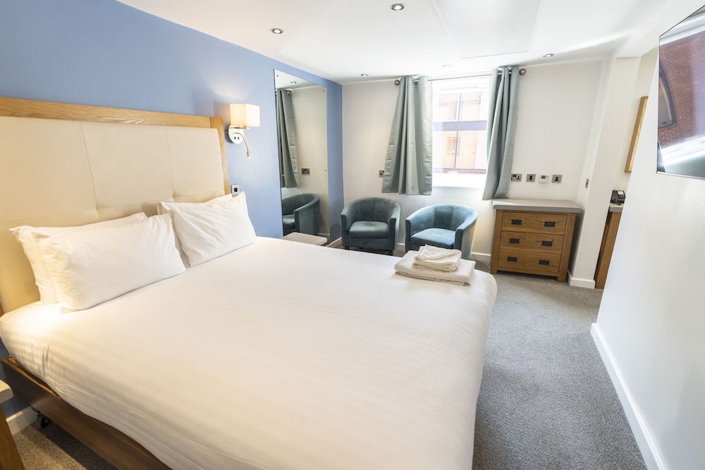 Deluxe Room, 1 King Bed photo 1