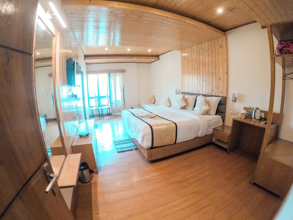 Superior Double Room, Balcony, Mountain View