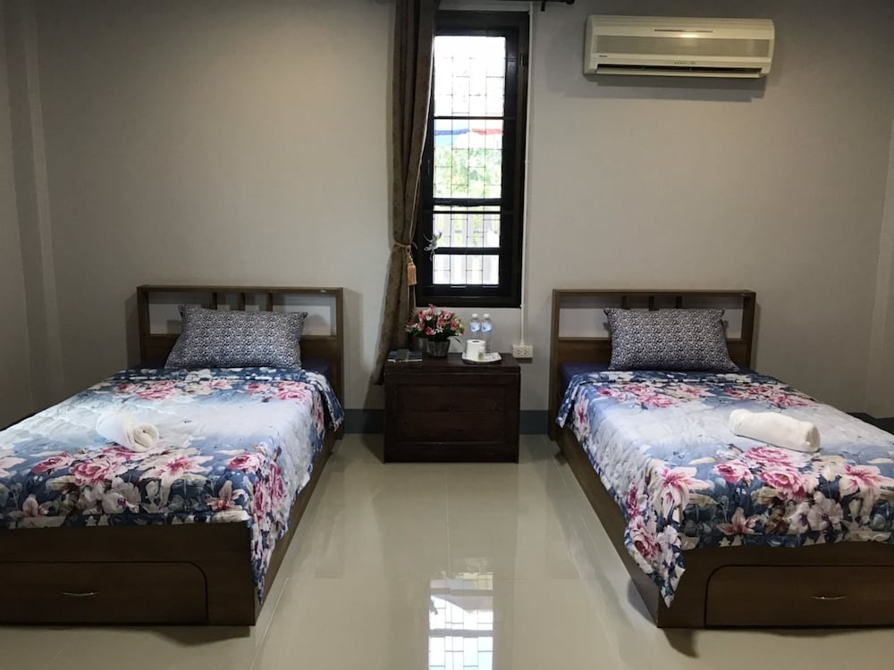Standard Twin Room - Photo 3