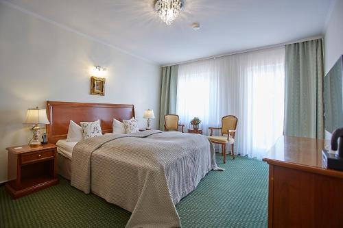 Double or Twin Room with Balcony photo 2