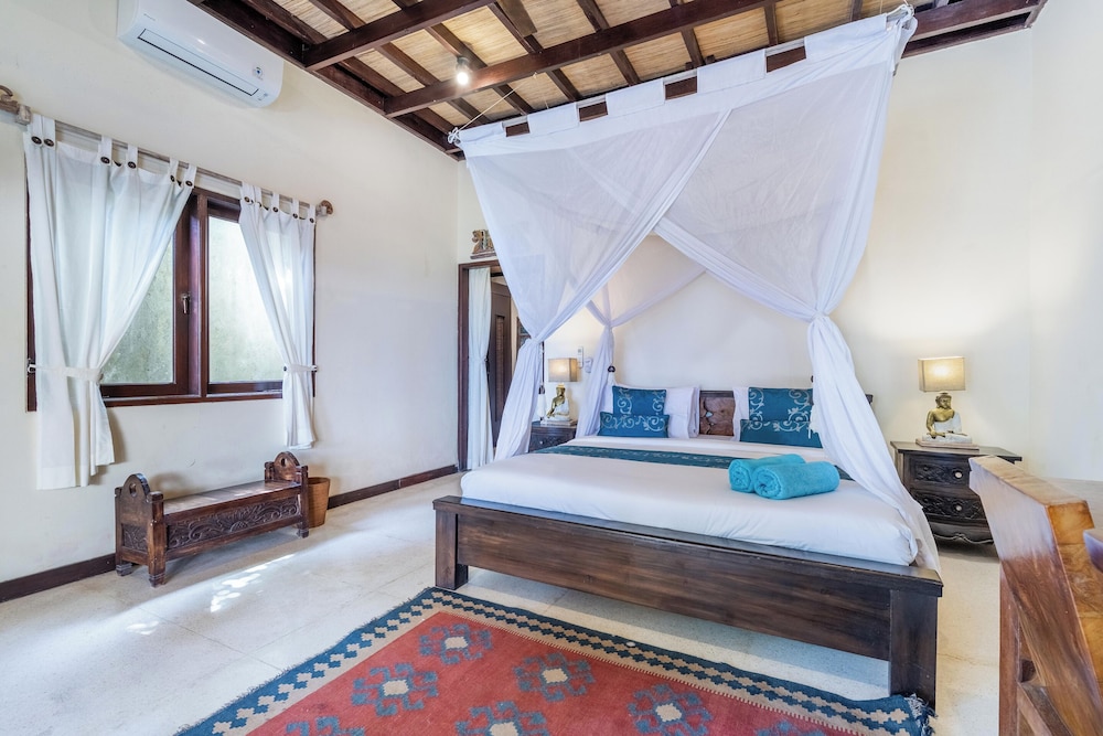 4 Bedrooms, Separate Entrances Beachfront Group Stay - Photo 9
