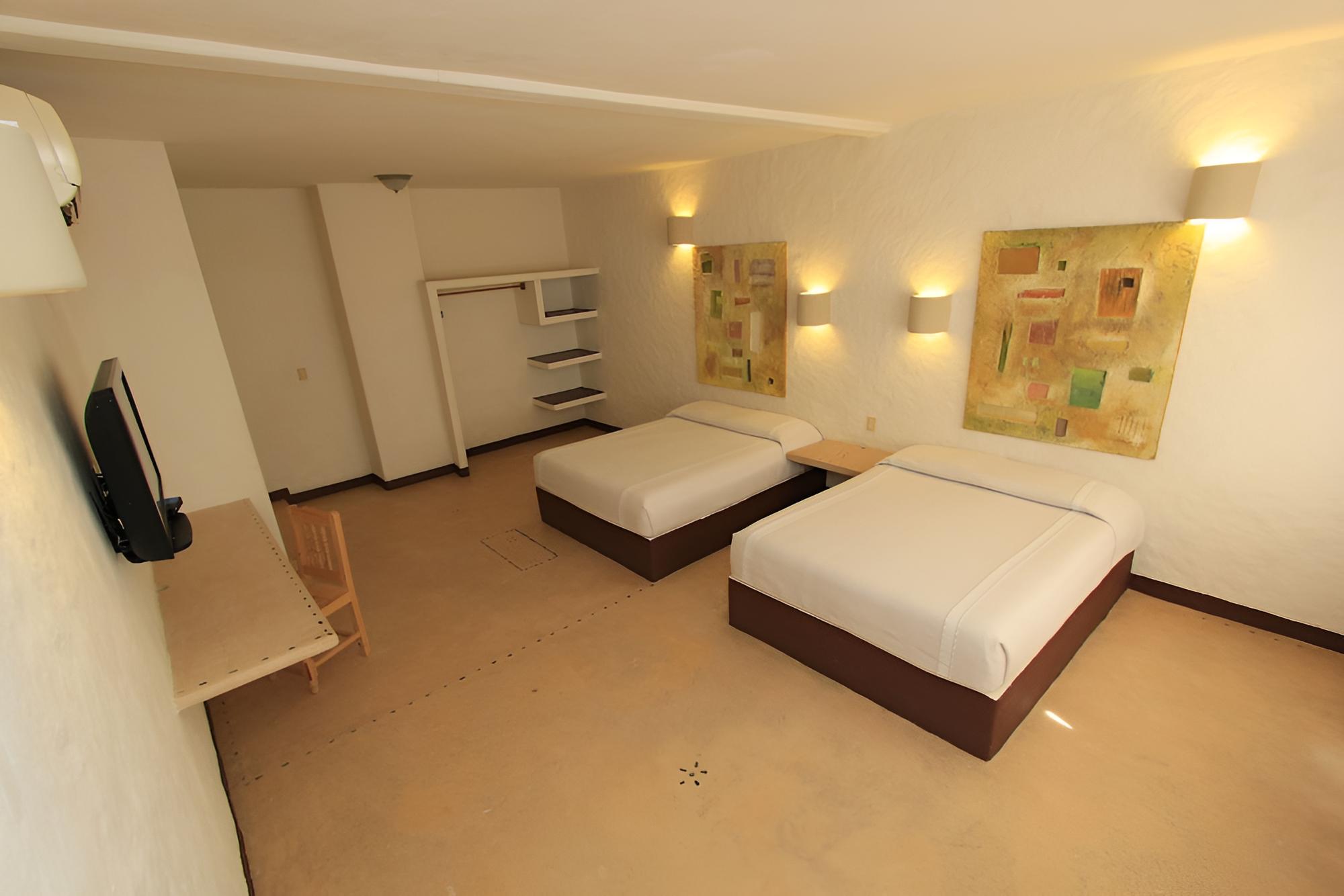 Standard Room, 2 Double Beds photo 2