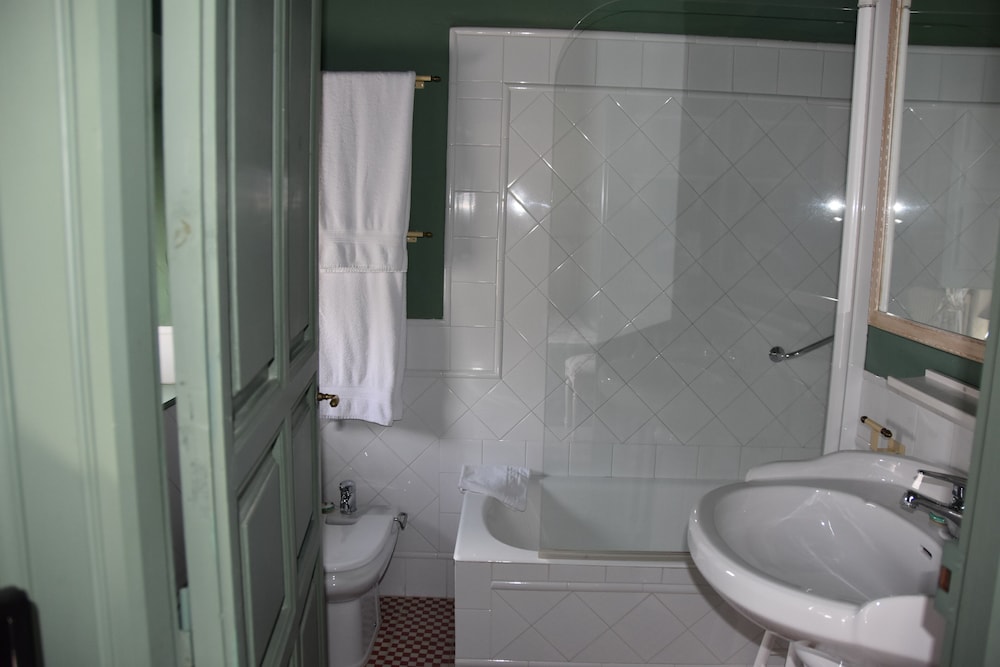 Standard Double or Twin Room photo 3