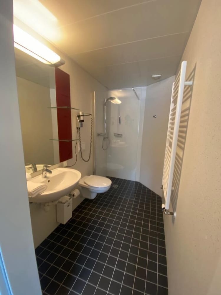Basic Single Room, Private Bathroom photo 3