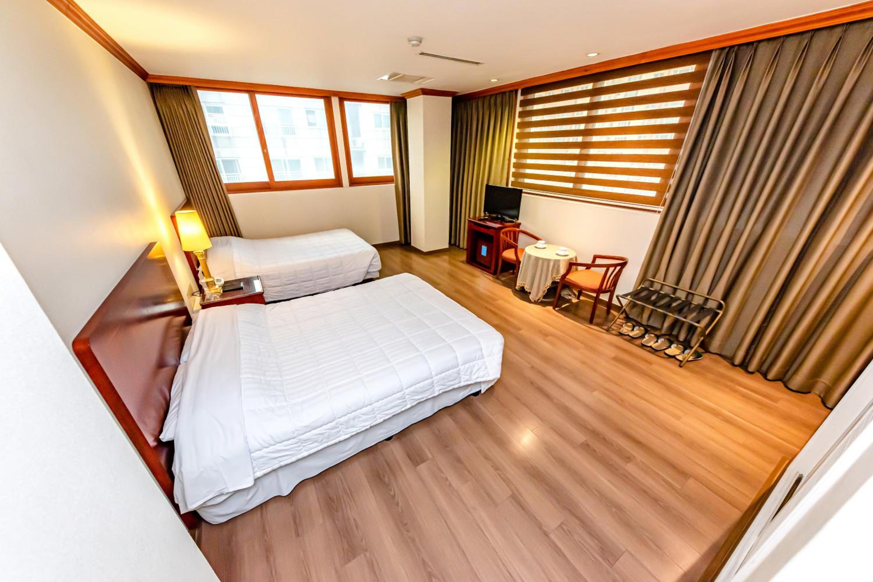 Deluxe Twin Room photo 2
