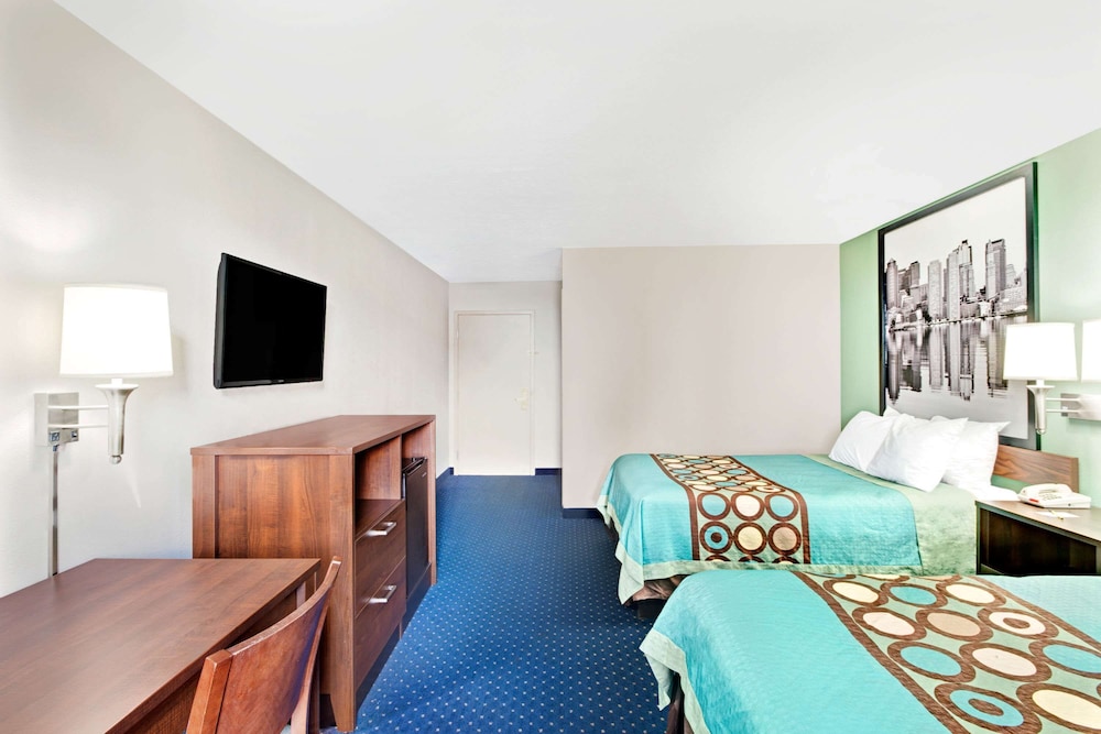Room, 2 Double Beds - Photo 1