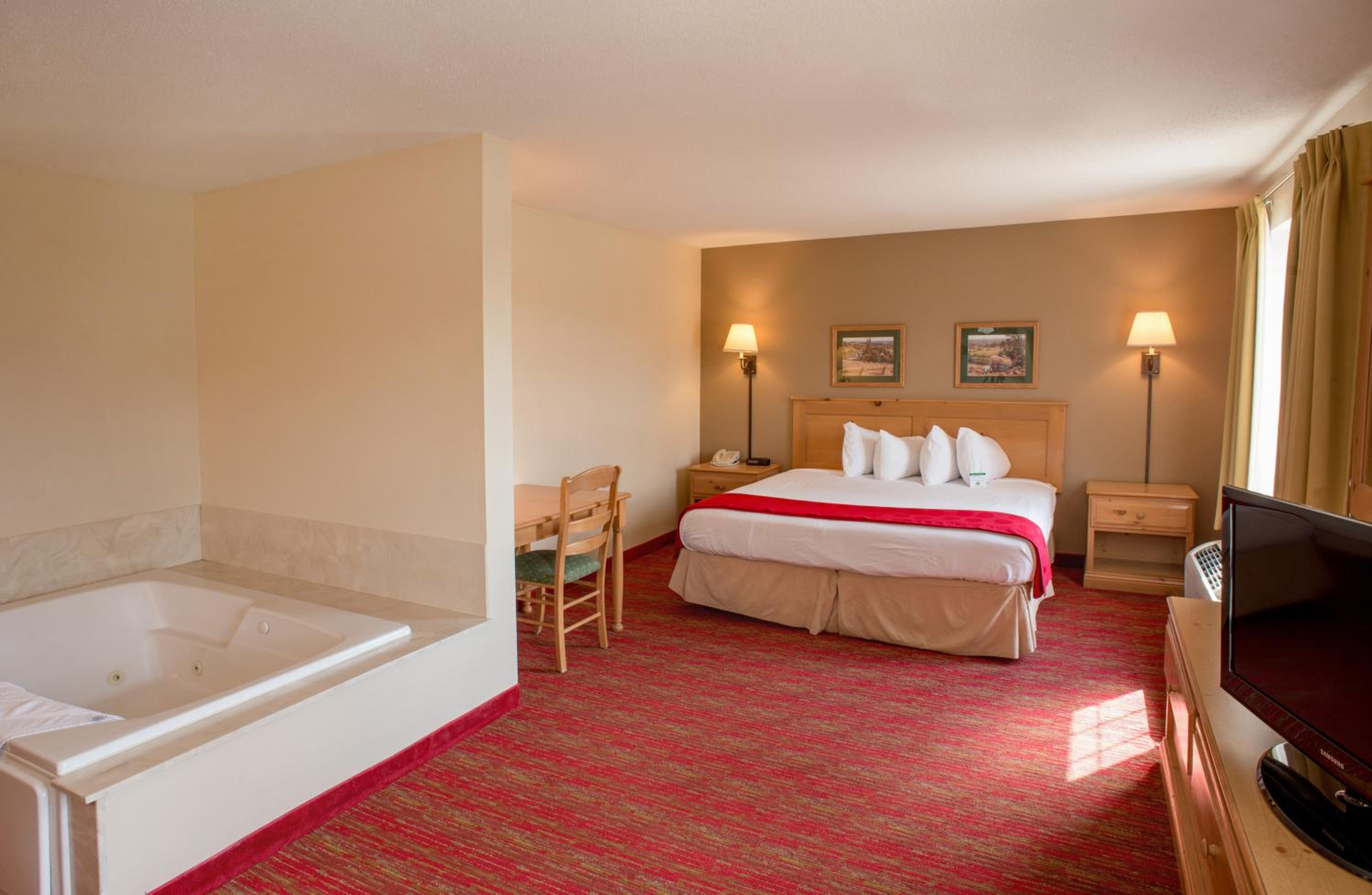 King Suite with Spa Bath photo 3