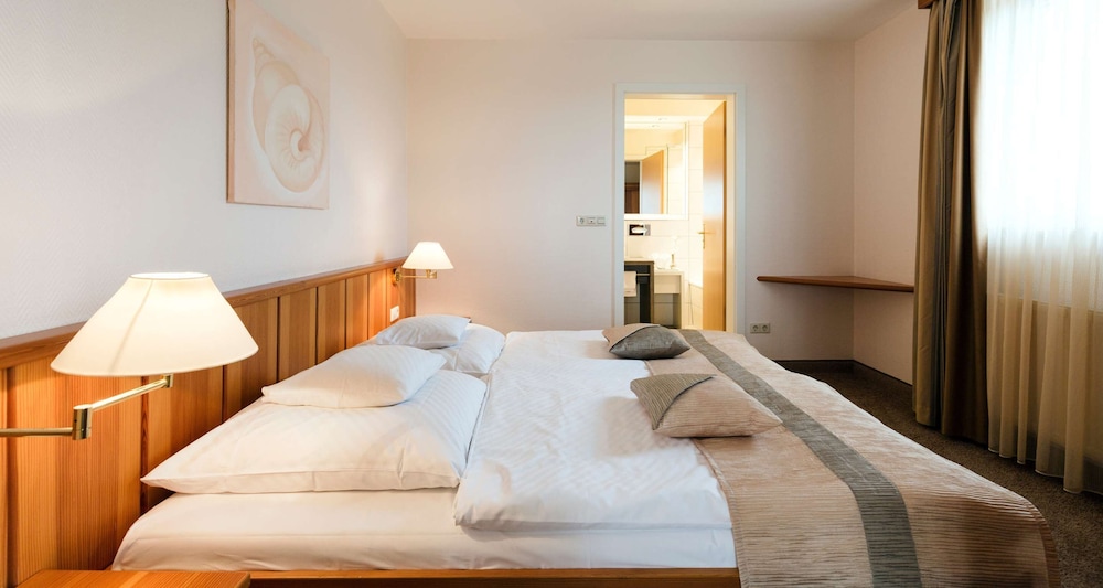 Junior Suite, 1 Double Bed, Balcony (Separate Living Room;with Sofabed) - Photo 1