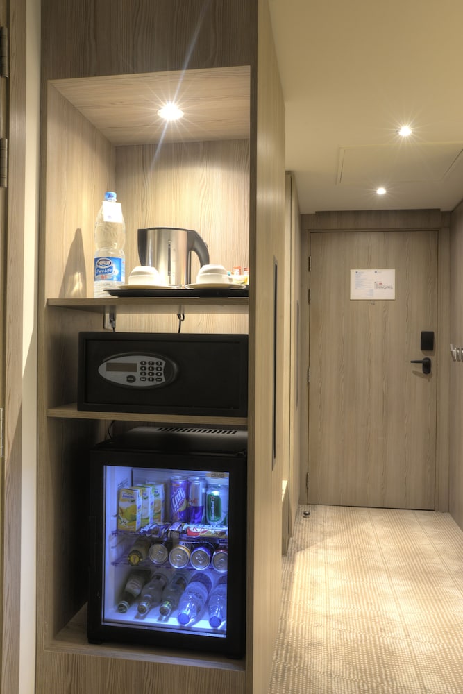 Superior Room with 1 double bed, Pool side