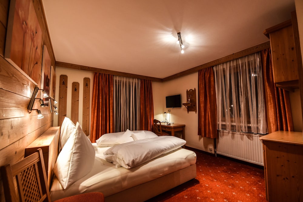 Standard Double Room, Balcony, Mountain View