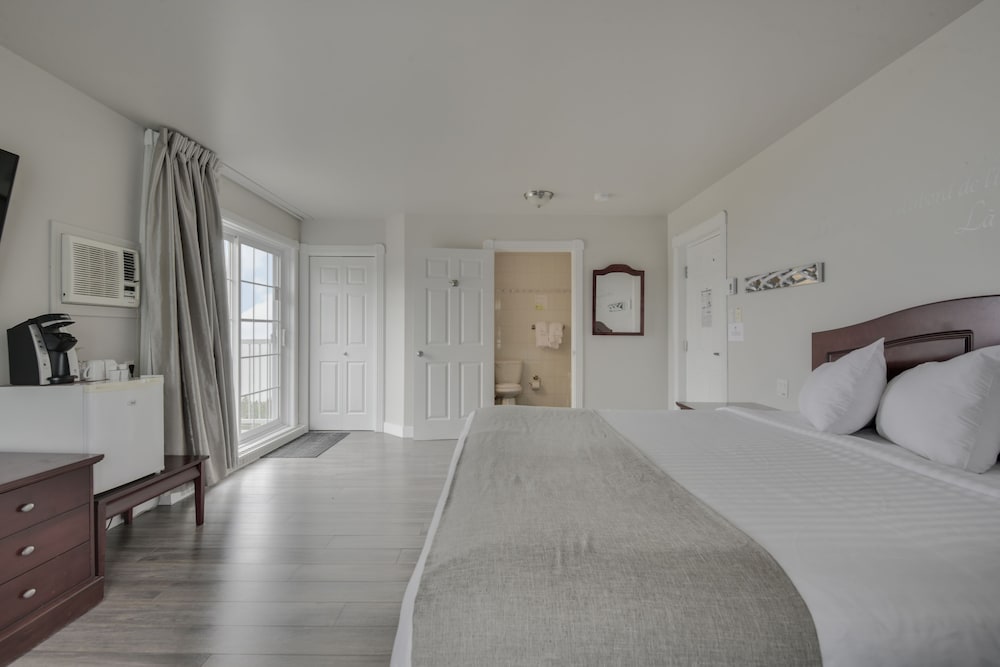 HOTEL | Economy Room, 1 King Bed River View