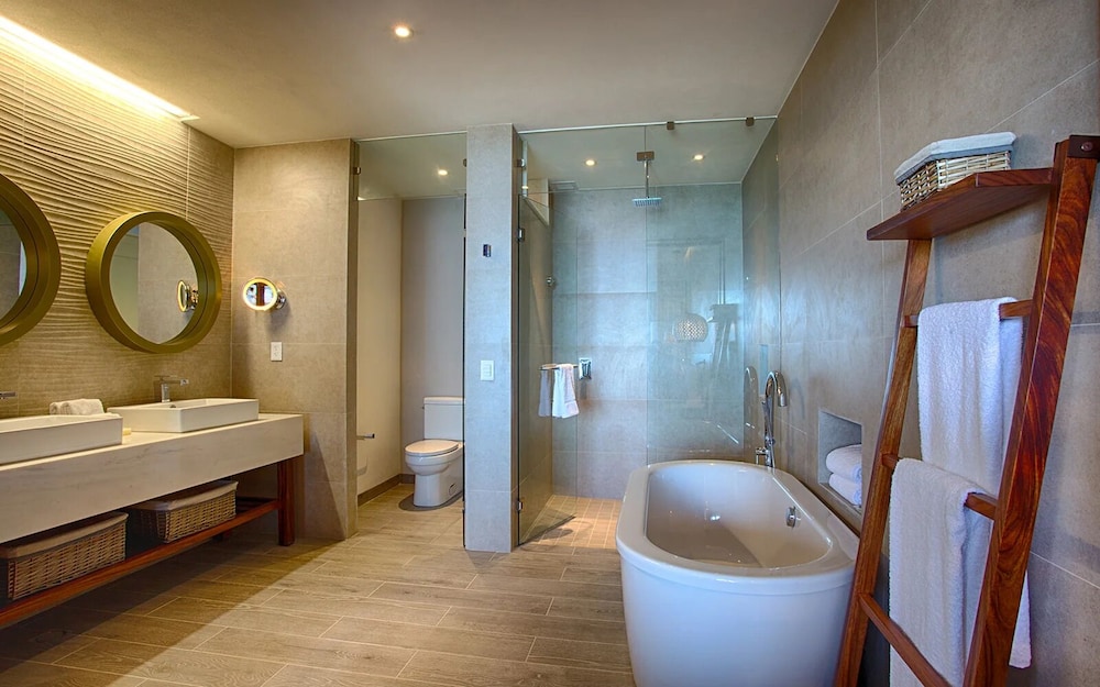 Suite, 1 Bedroom, Garden View - Photo 6