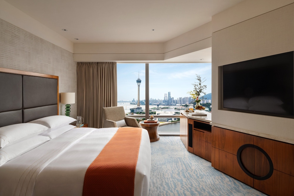 Deluxe Room, 1 King Bed (Tower View) - Photo 1