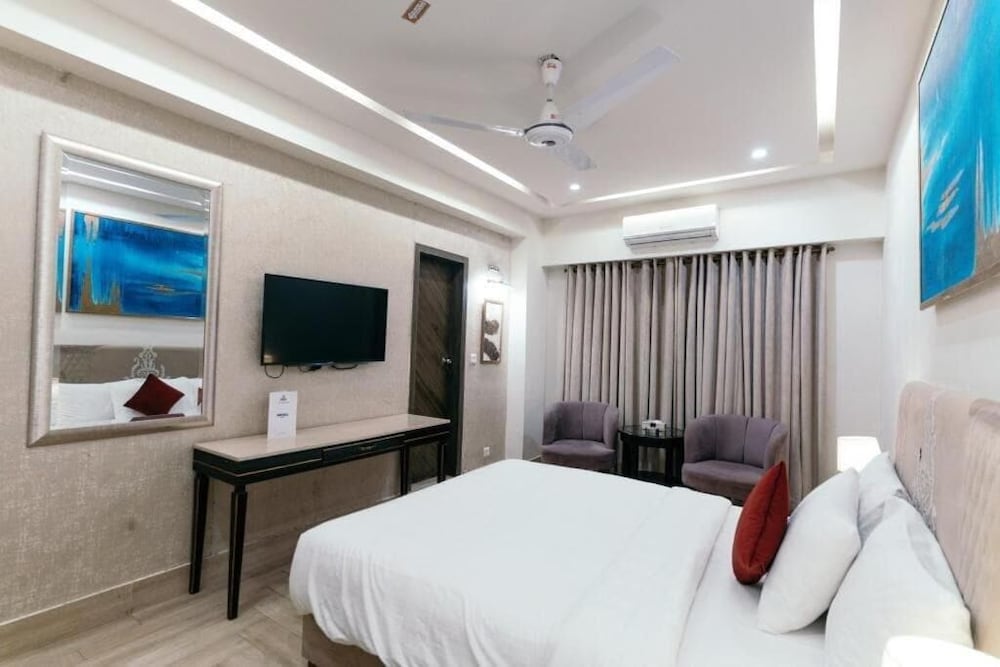 Deluxe Double or Twin Room