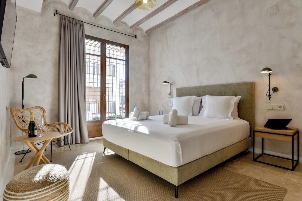 DOUBLE ROOM KING DELUXE