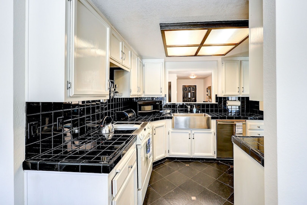 Luxury House photo 3
