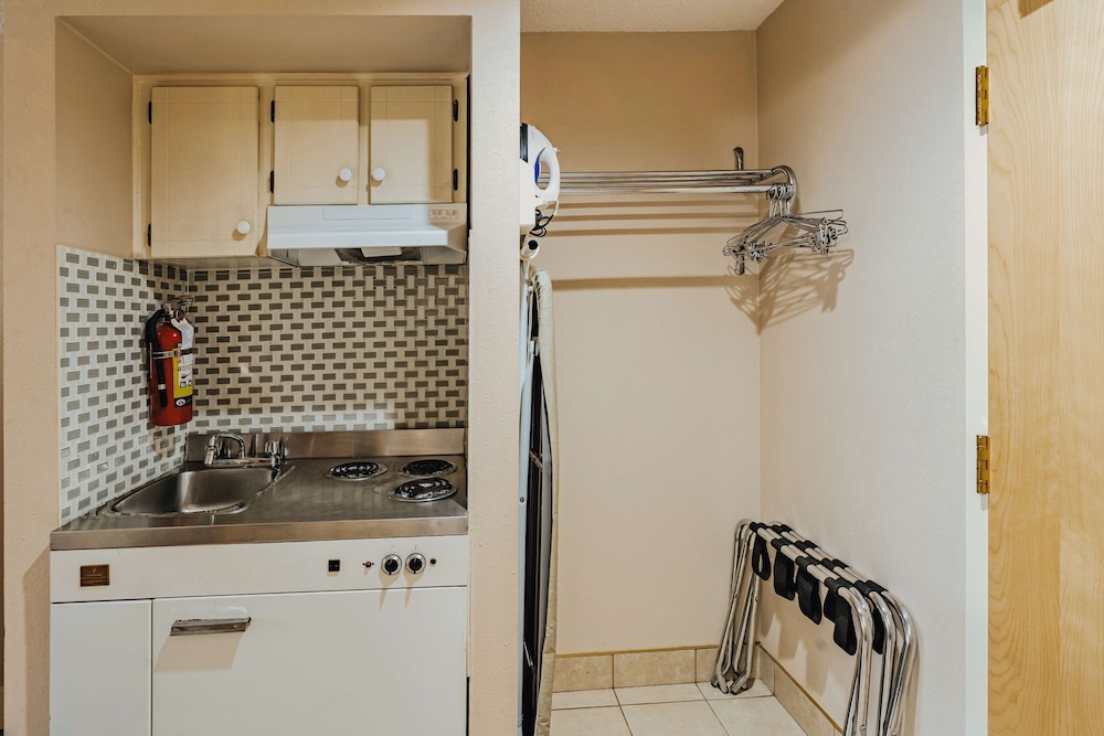 Suite, 2 Queen Beds, Non Smoking, Kitchenette - Photo 4