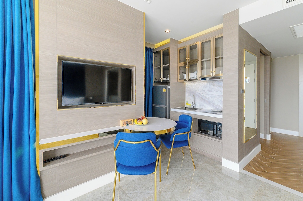 Premier Room (DEE Tower) - Photo 12