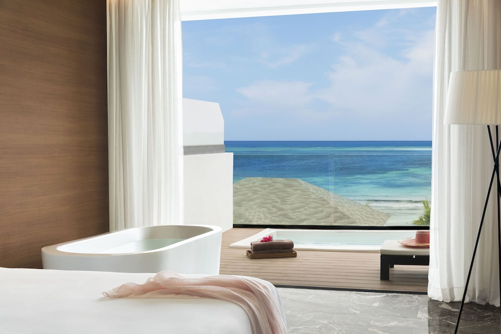 Excellence Club Honeymoon Rooftop Terrace Suite Plunge Pool + 20% OFF SPA