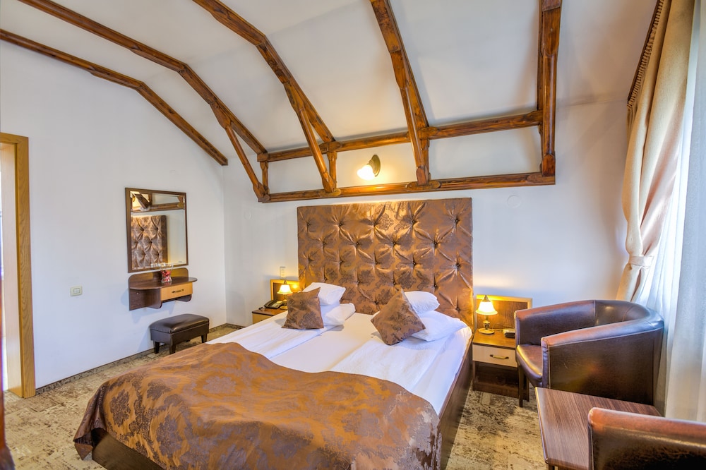 Standard Double Room - Photo 8