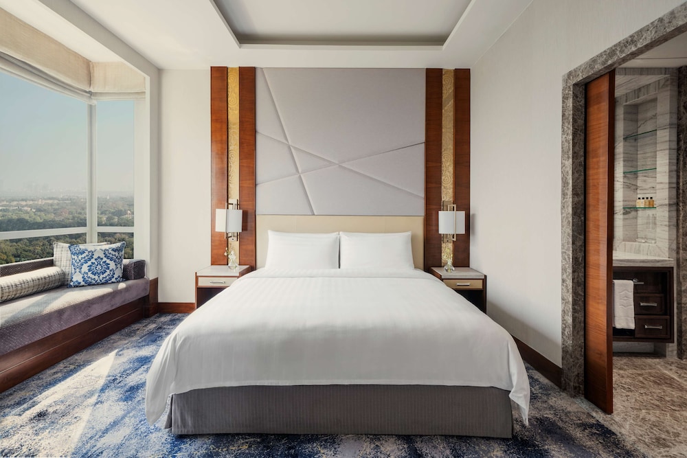 Executive Suite- Access to the Horizon Club Lounge & breakfast thumbnail 5