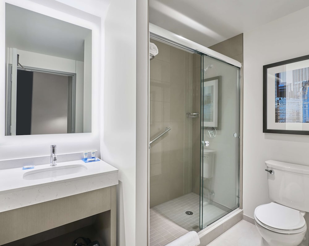 Suite, 1 Bedroom - Photo 6