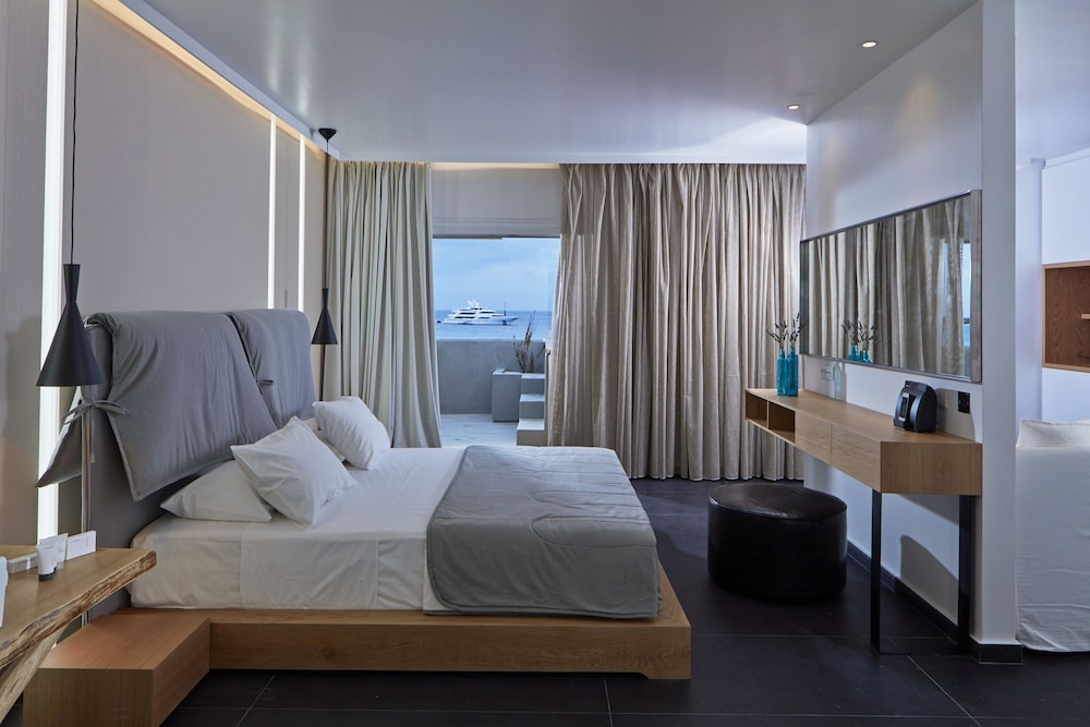 Deluxe Suite, Sea View - Photo 1