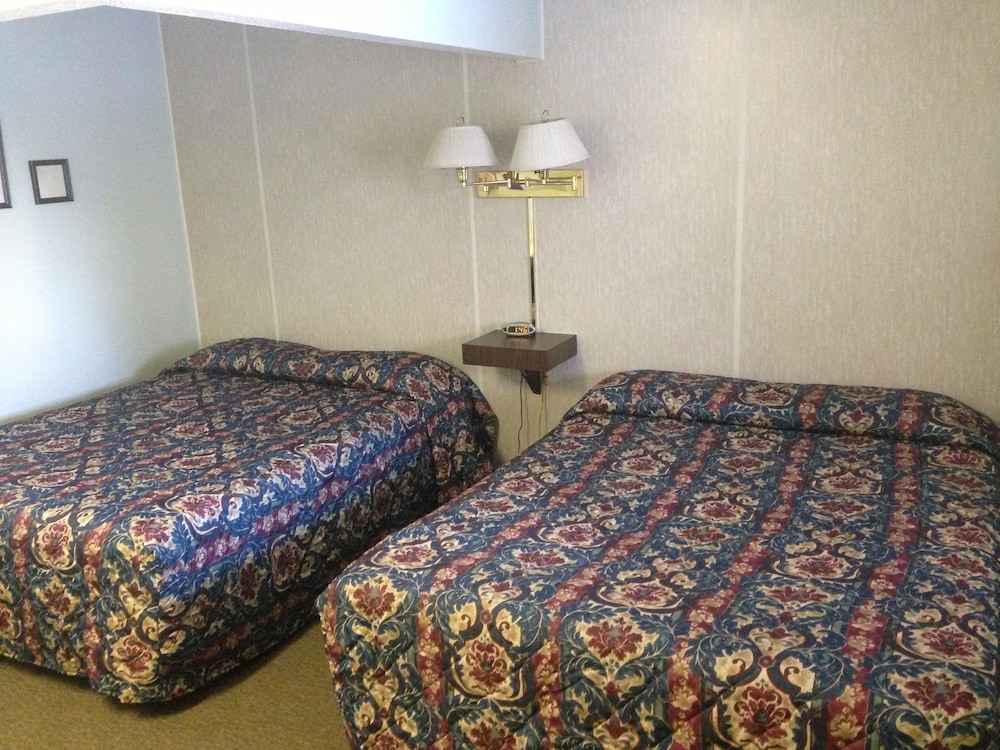 Standard Double Room, 2 Queen Beds photo 3