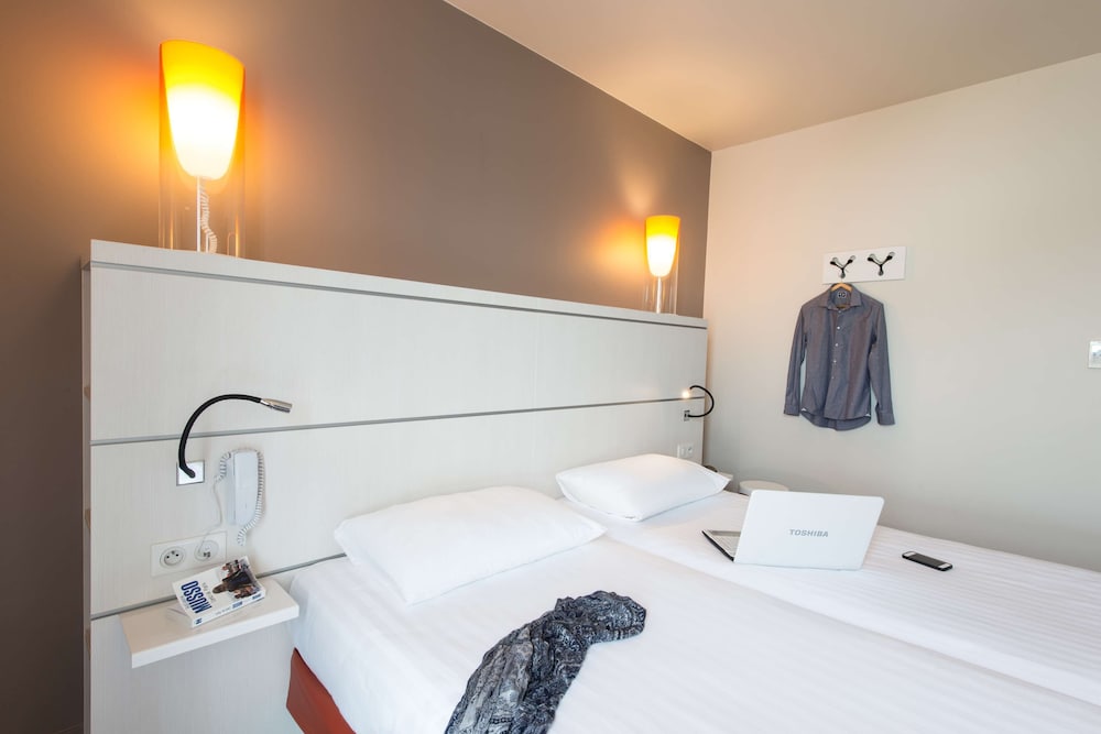 Standard Room, 2 Twin Beds photo 1