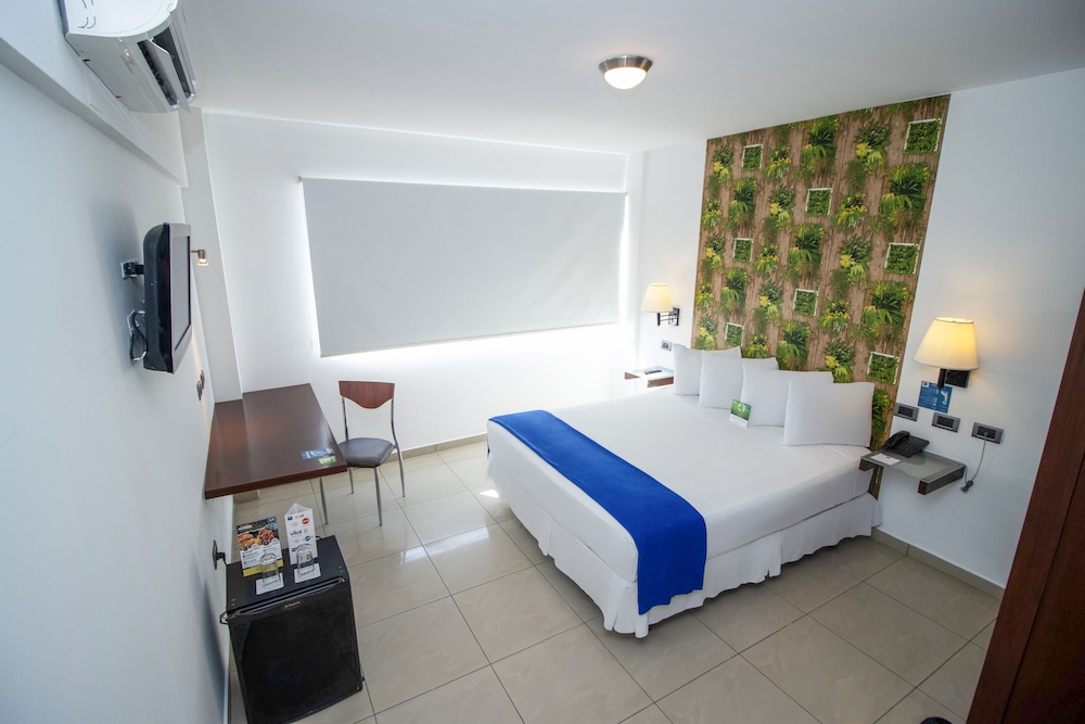 Standard Room, 1 Queen Bed - Photo 1