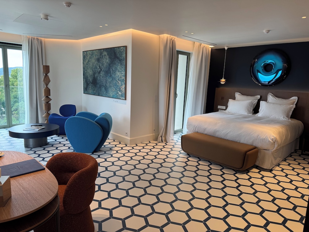 Deluxe Suite, Sea View photo 2