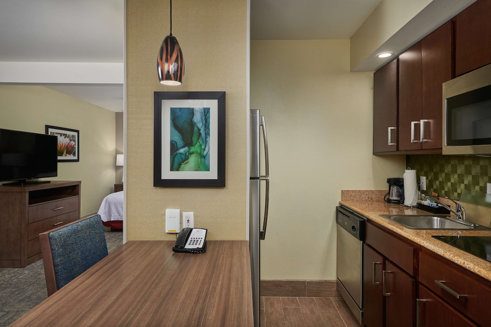 Suite, 1 Queen Bed, Non Smoking - Photo 8