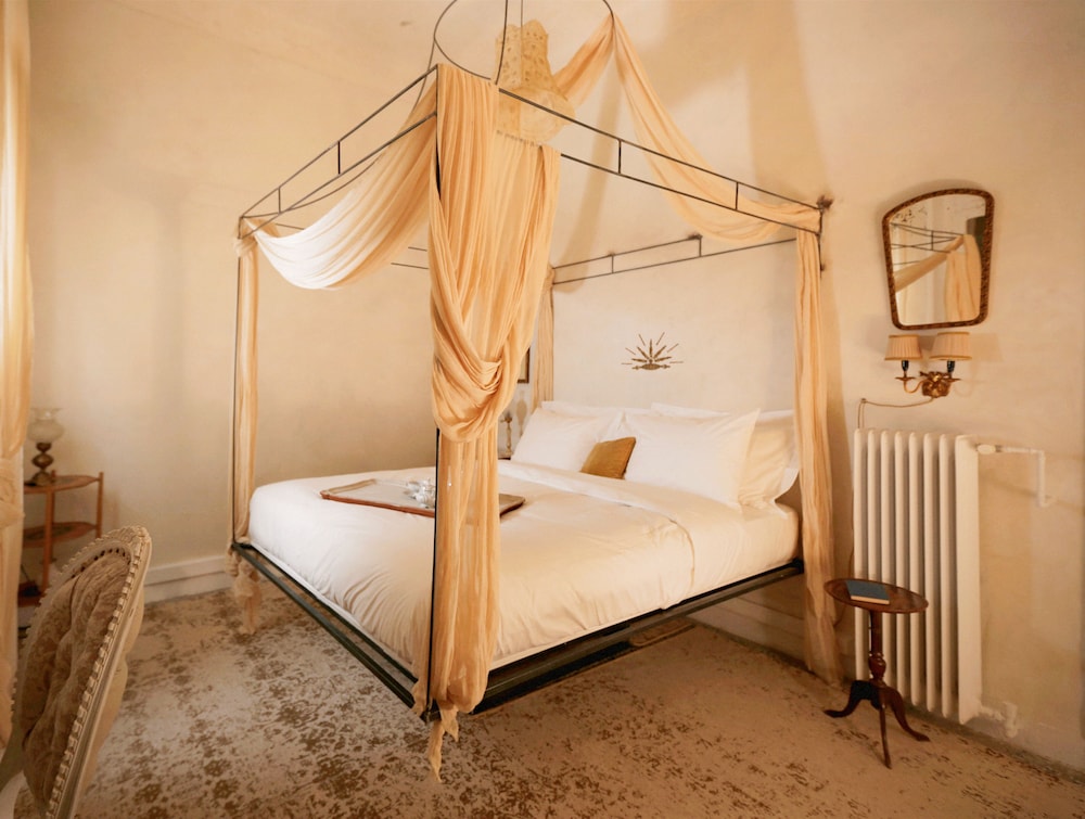 Suite (Romantic Dust) photo 2