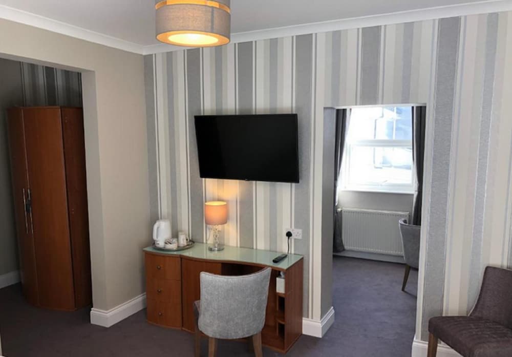 Family Room - Photo 2