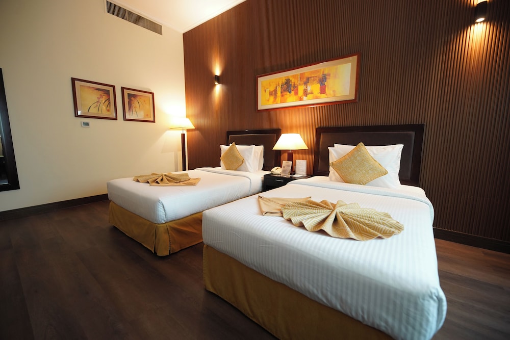 Deluxe Twin Room, Multiple Beds, Smoking photo 3