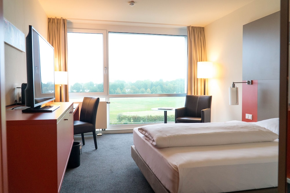 Superior Room, 1 Queen Bed photo 2